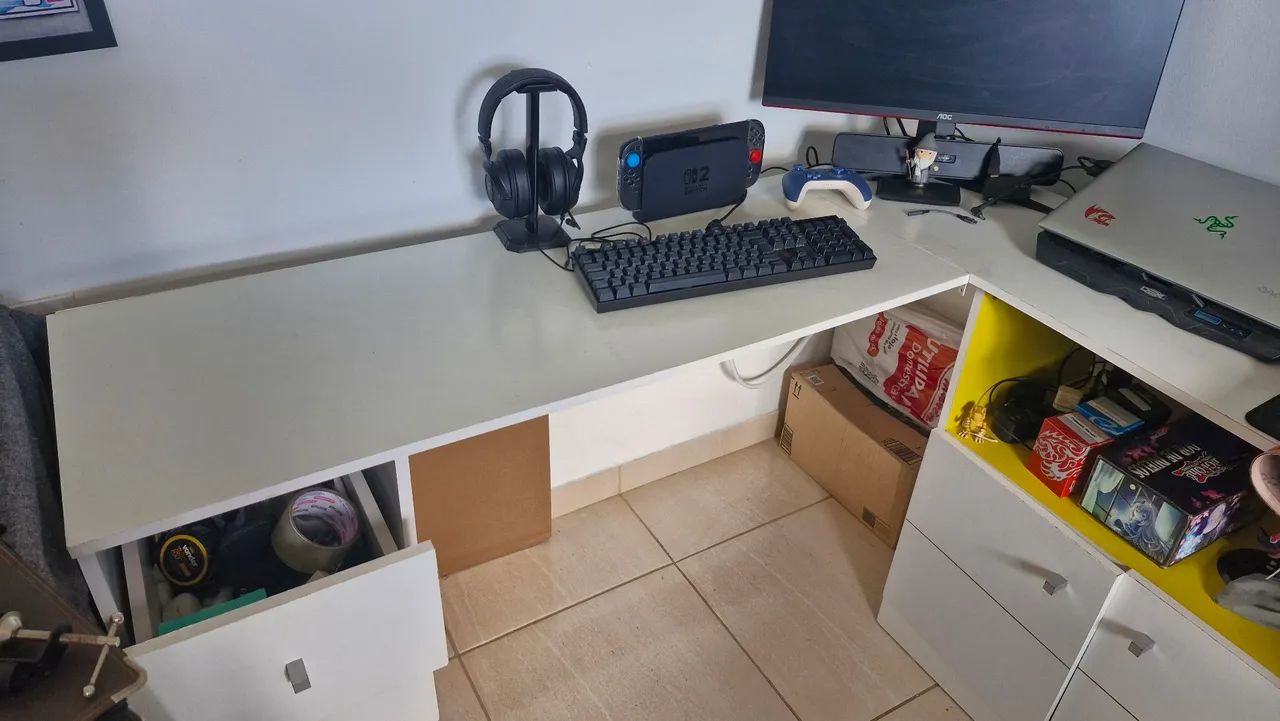Mesa de escritório em L