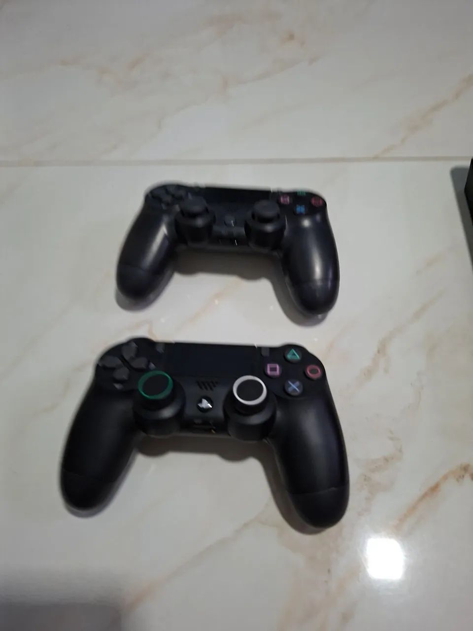 PlayStation 4 slim 1 tera e 2 controles  - Foto 5