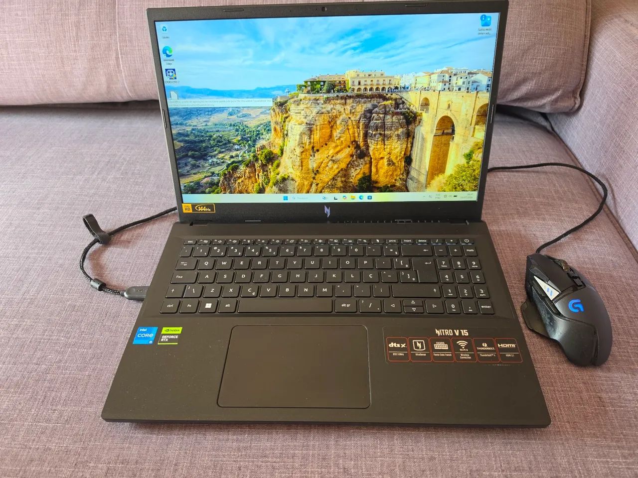 Notebook Acer Nitro V15 + Mouse Longitech G502