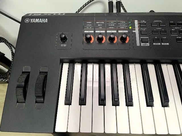 Sintetizador Yamaha MX61 - Instrumentos musicais - Cachoeirinha