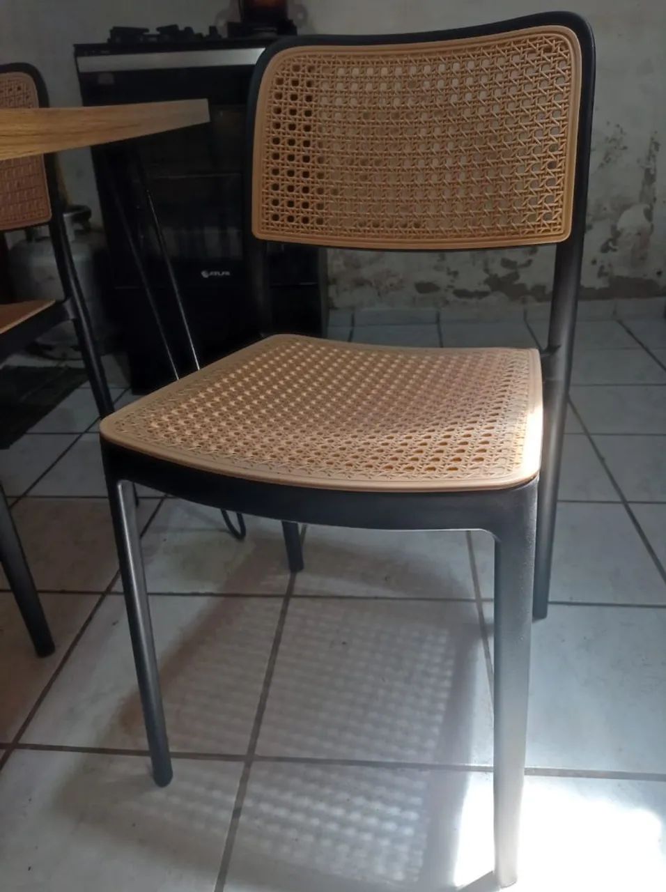 Mesa e 4 cadeiras  - Foto 4
