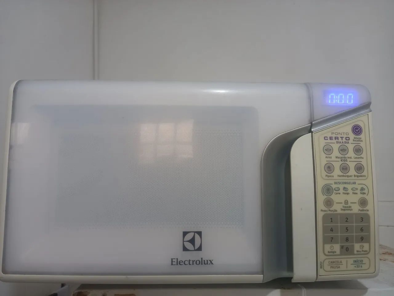 Micro-ondas Electrolux  em excelente estado funcionando perfeitamente  - Foto 3