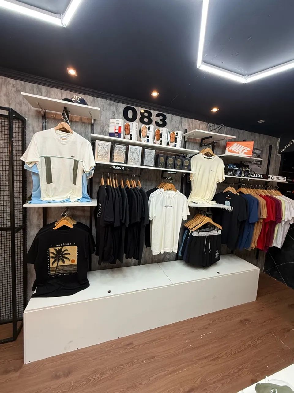 Arara de loja de roupa - Foto 4