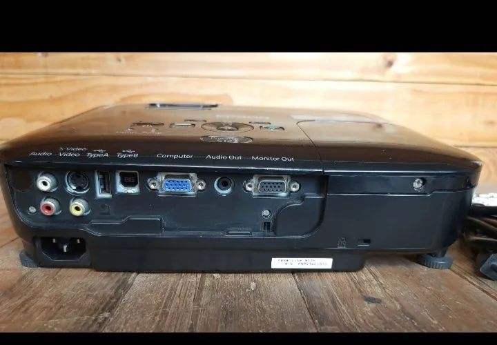Projetor Epson s12+ funciona normalmente  - Foto 3