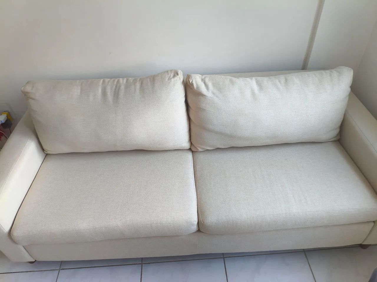Sofá em linho com 6 meses de uso