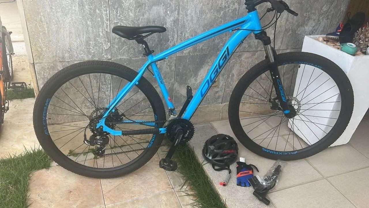 Bicicleta, capacete e suporte  - Foto 2