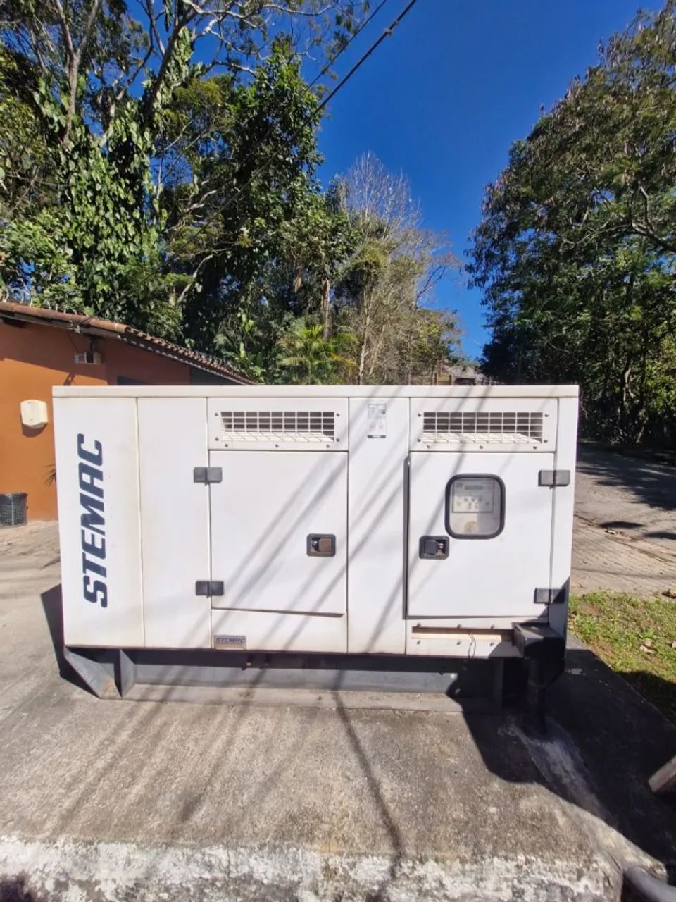 Gerador a Diesel Stemac 33Kva usado - pouco uso