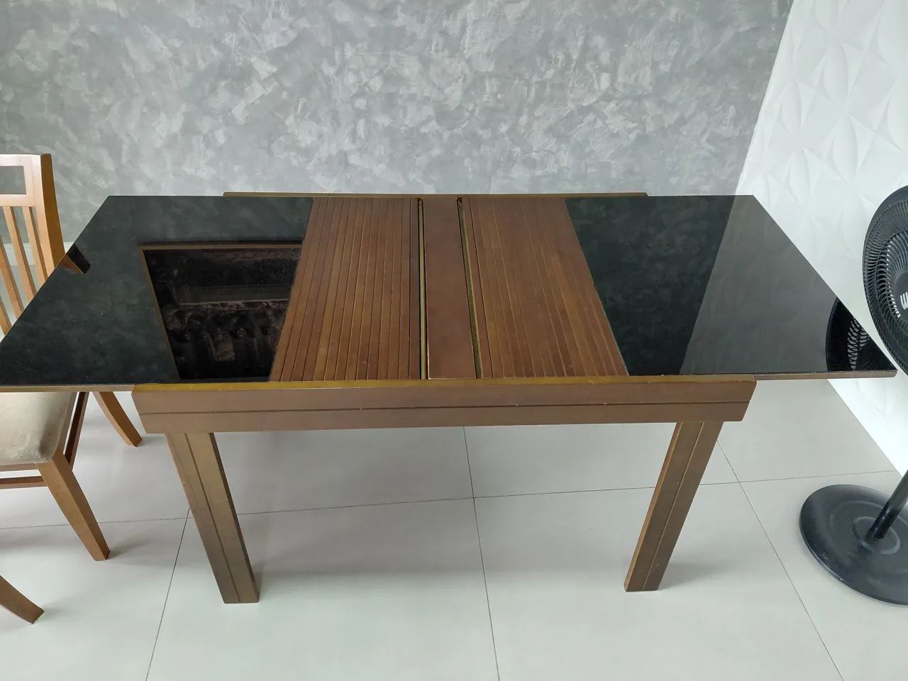 Mesa retrátil com 4 cadeiras - Foto 2