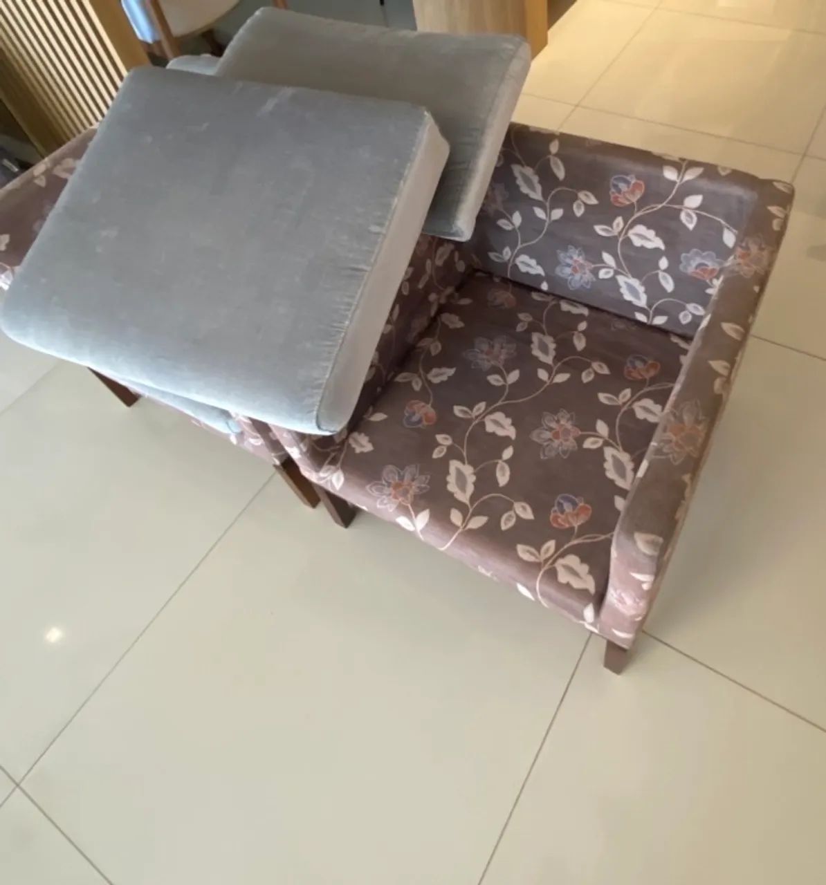 Poltronas estofadas  - Foto 4