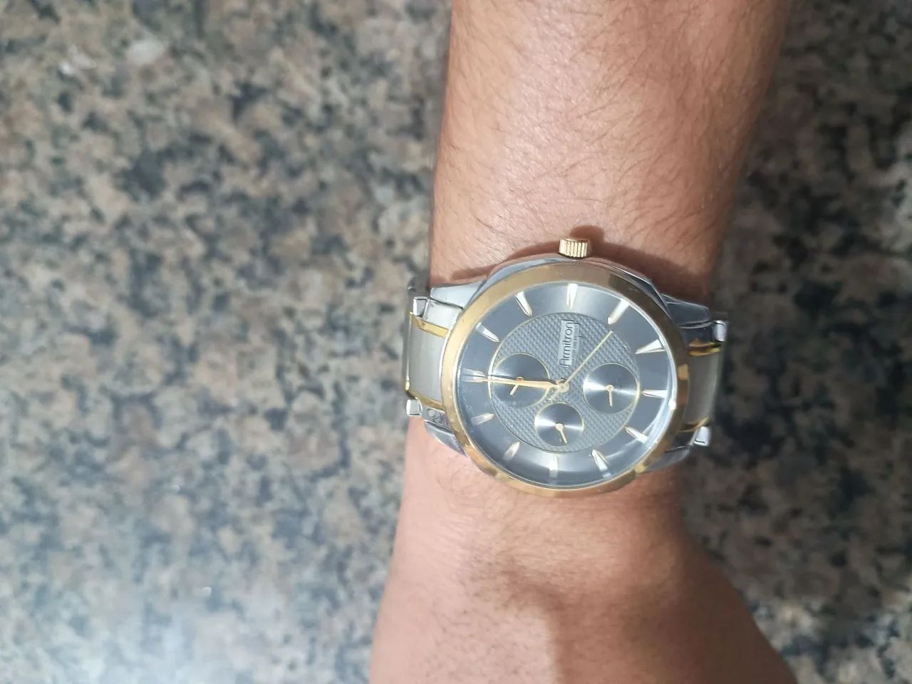 Relógio Armitron semi novo 