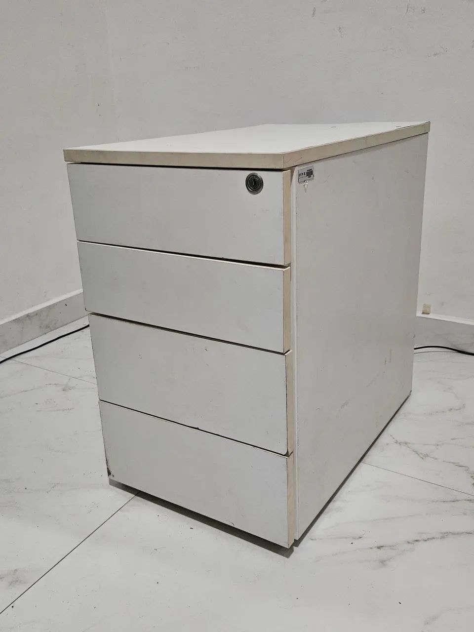 Gaveteiro de ferro