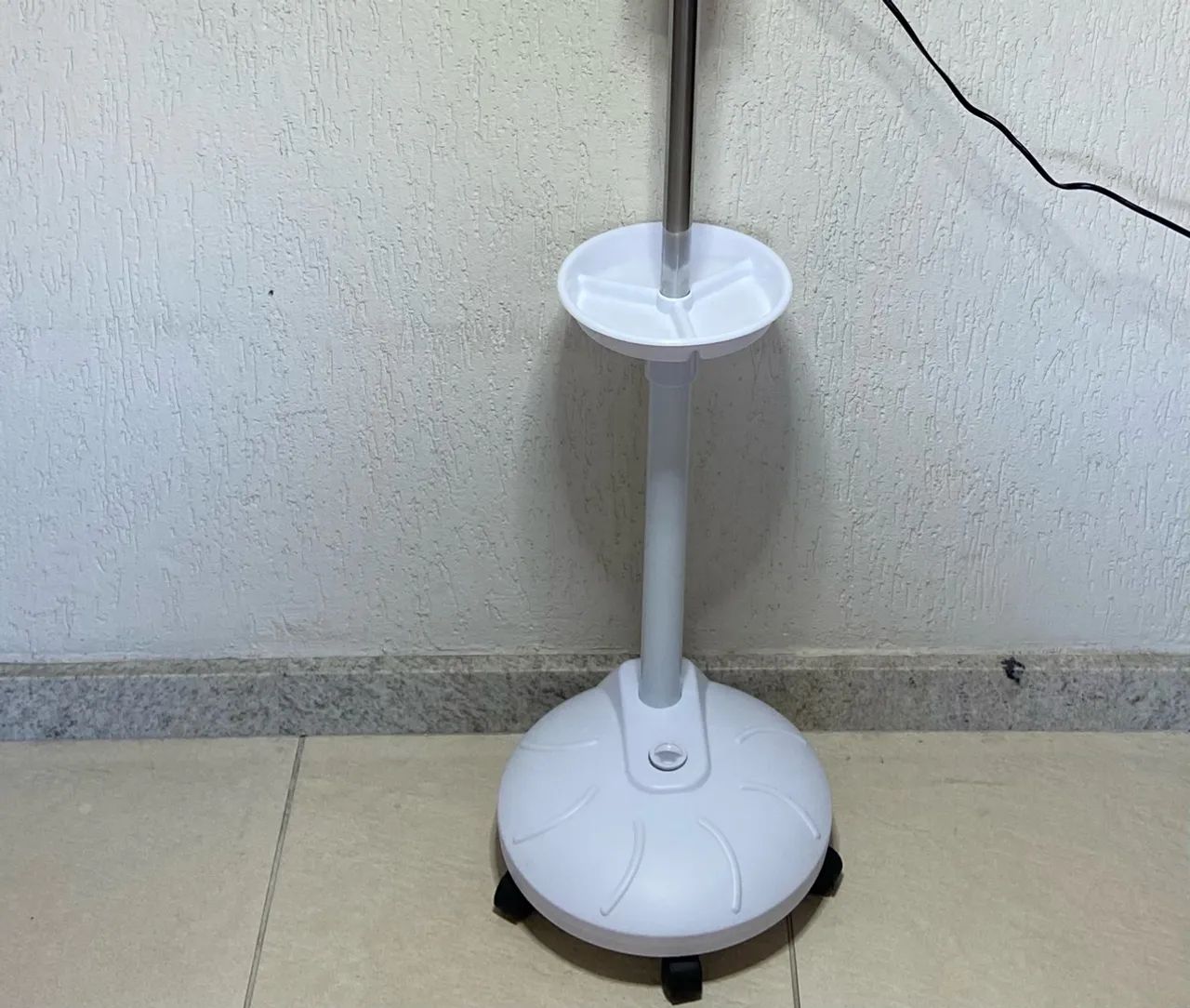 Luminária articulada de chão com lupa e led - Foto 2
