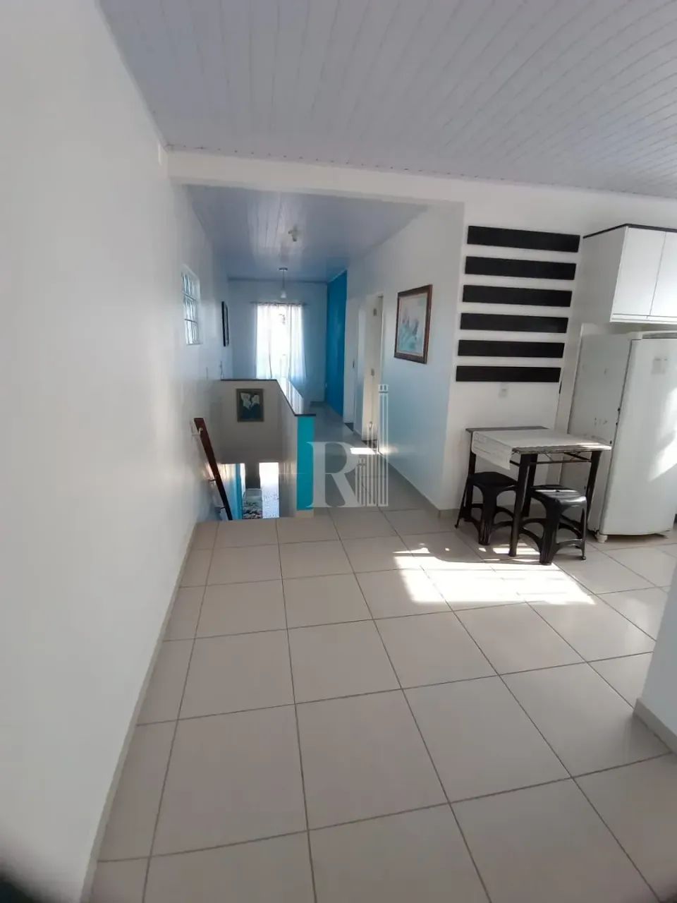 Apartamento para locação semi mobiliado, com dois dormitórios, área de lavanderia e sacada - Foto 2