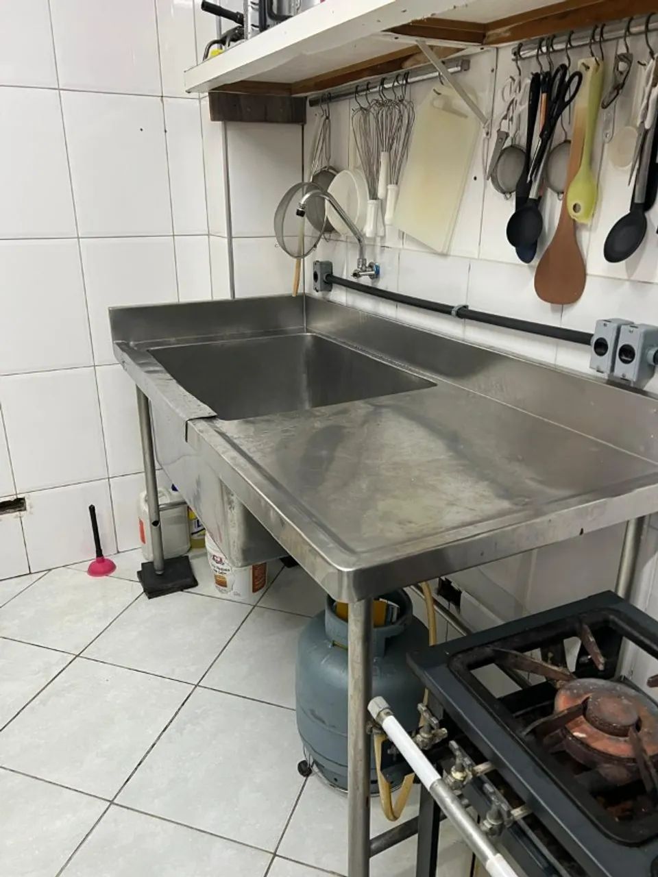 Bancada de inox com pia