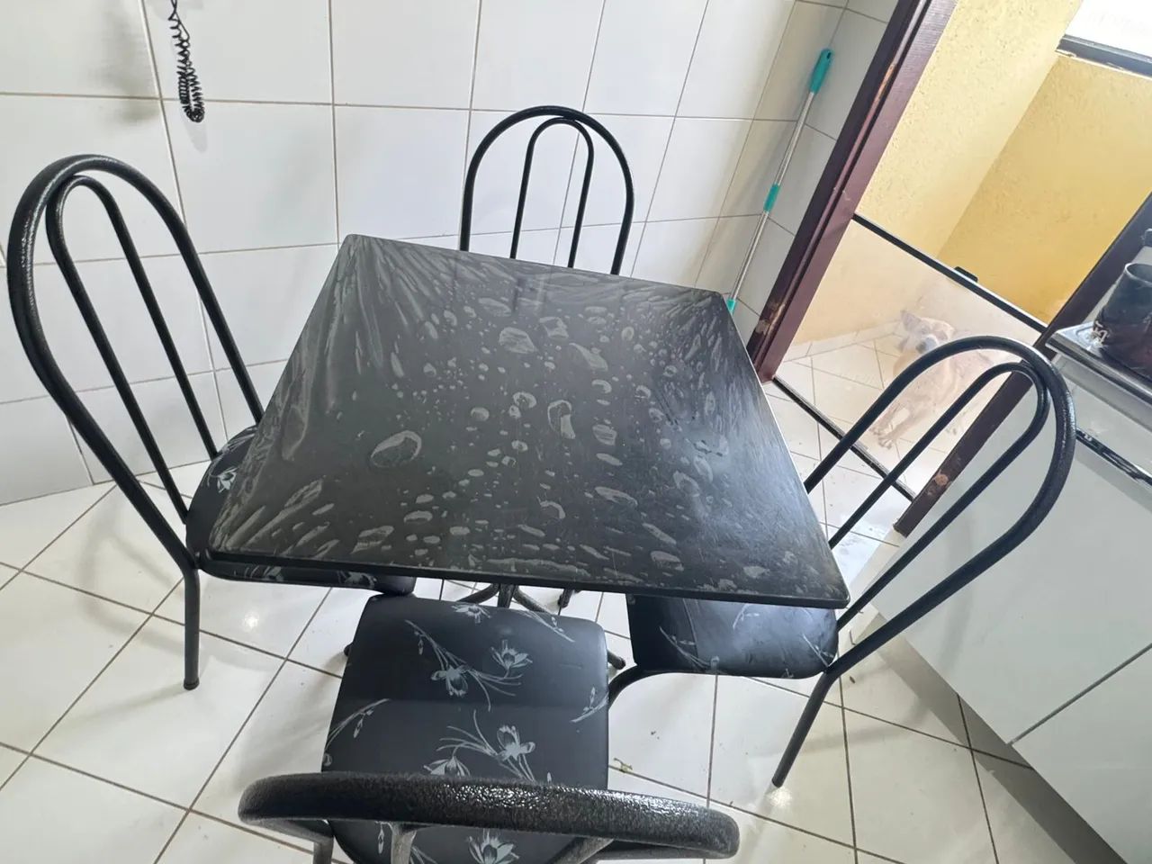 Mesa de mármore com 4 cadeiras  - Foto 4