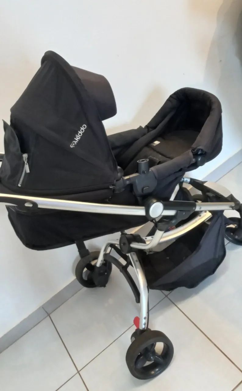 Carrinho de bebe kiddo eclipse com bebe conforto