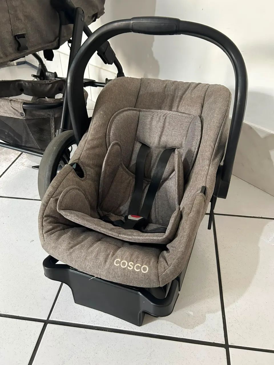 Carrinho de bebê Cosco + bebê conforto e Moisés  - Foto 3