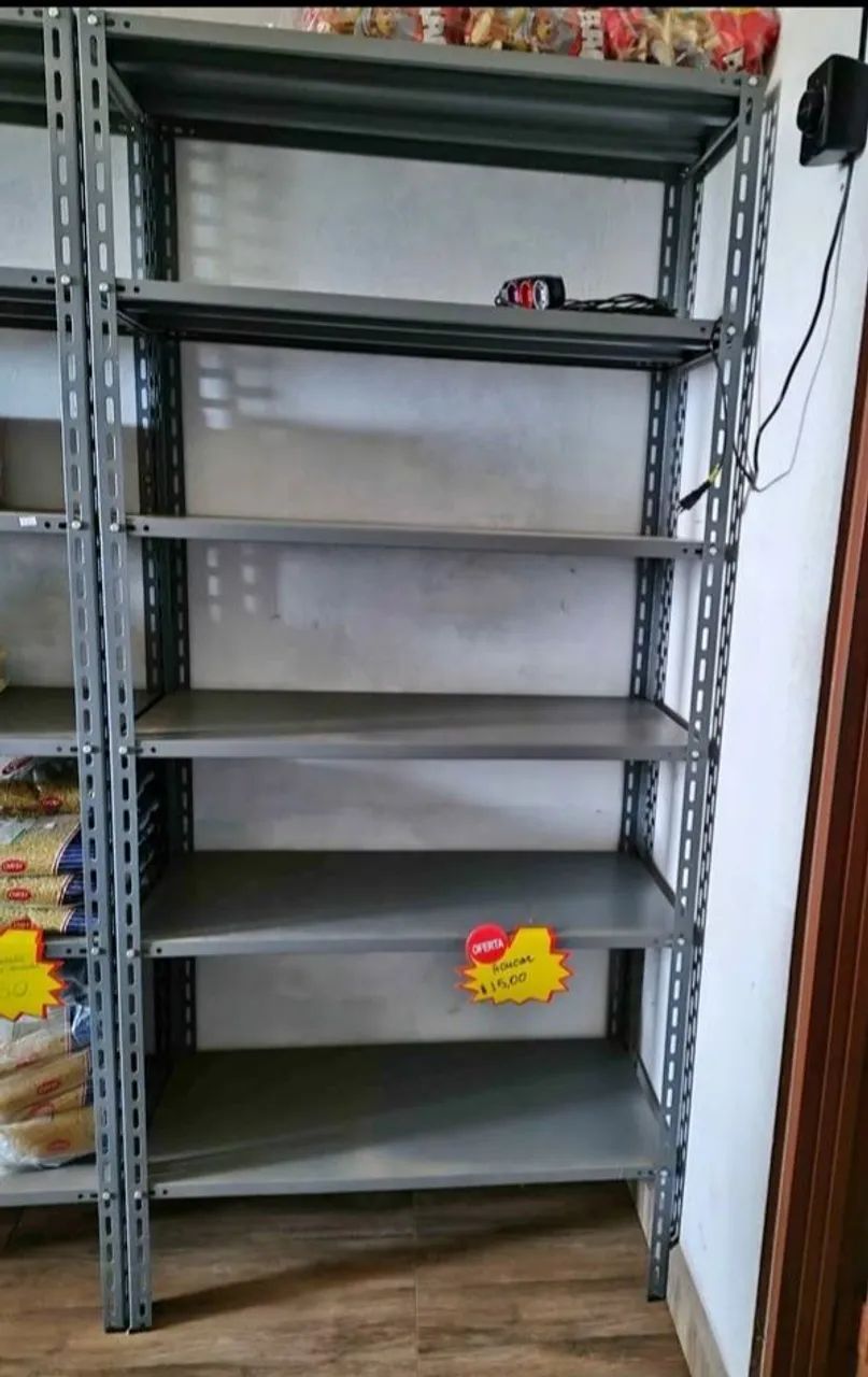 Estantes de aço 