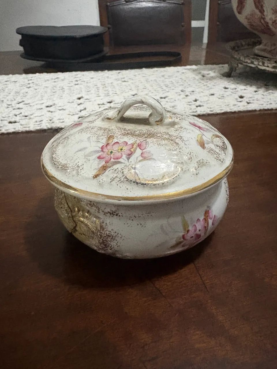 Saboneteira vintage floral 