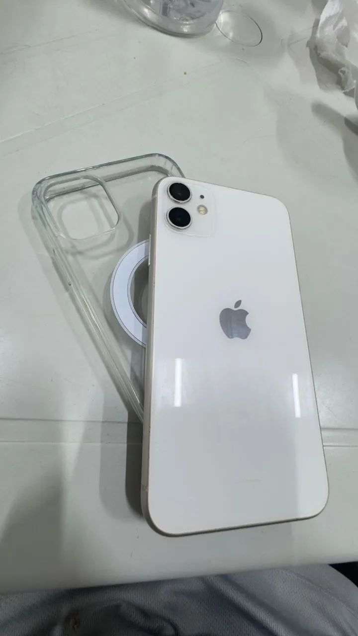 iPhone 11 64gb Vendo ou troco por superior!!!!! - Celulares e