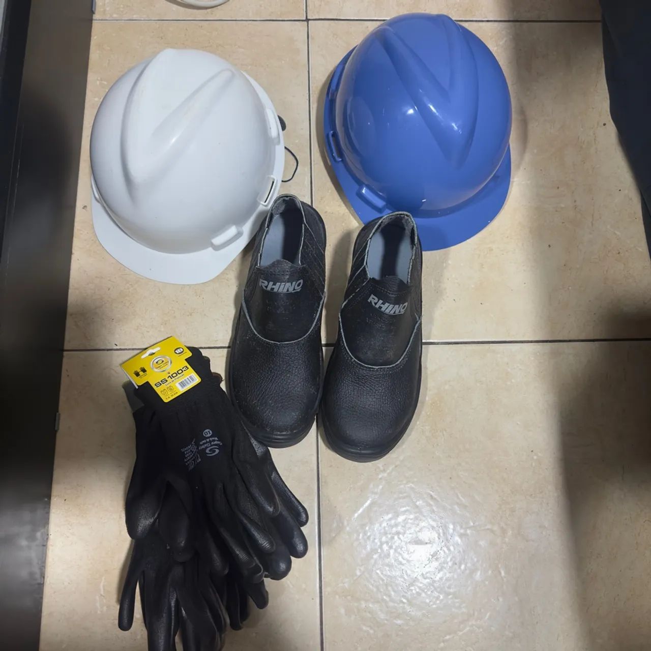 Vendo bota luvas e capacetes  - Foto 2