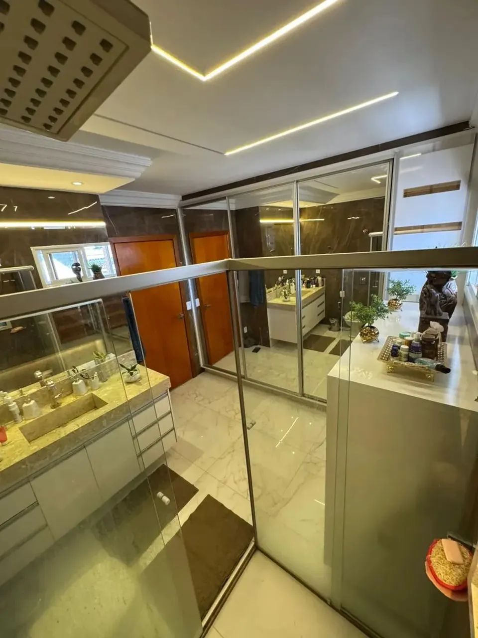 NOVISSIMO - Sobrado no Setor Universitário, 4 quartos, excelente área de lazer, pomar e ho - Foto 4