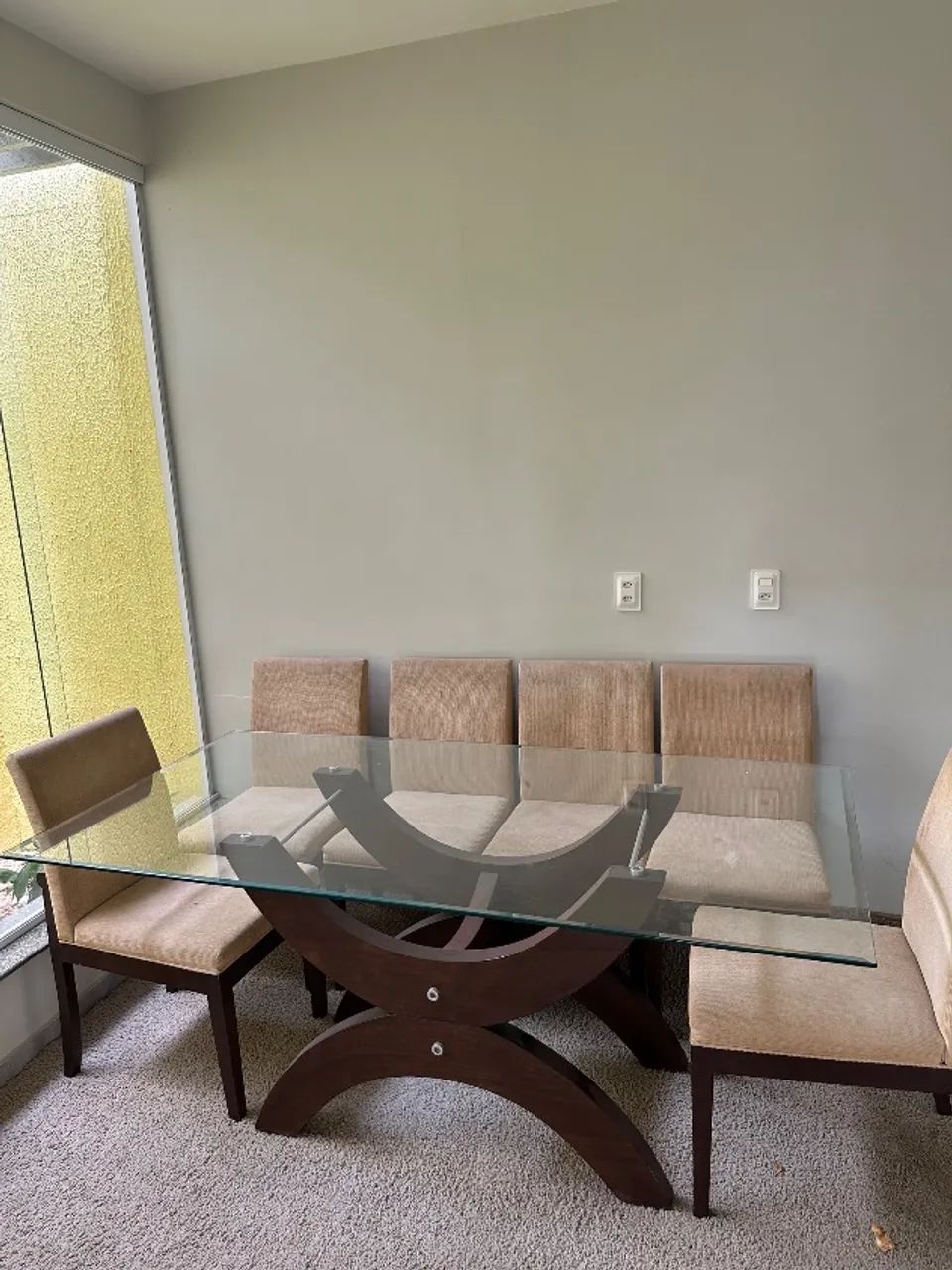 mesa jantar com cadeiras e tapete - Foto 4
