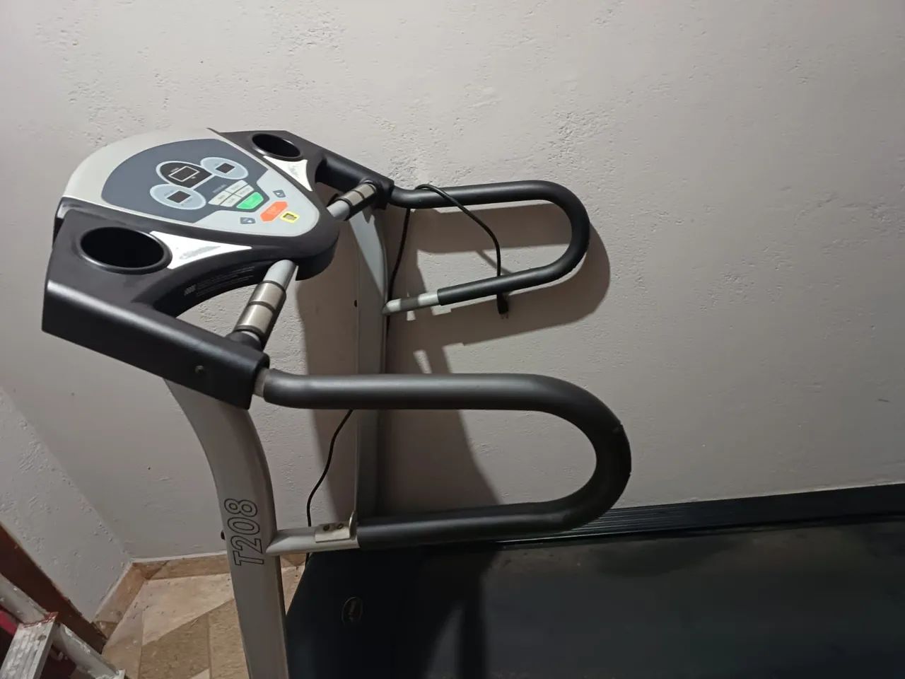 ESTEIRA T208 - Foto 2