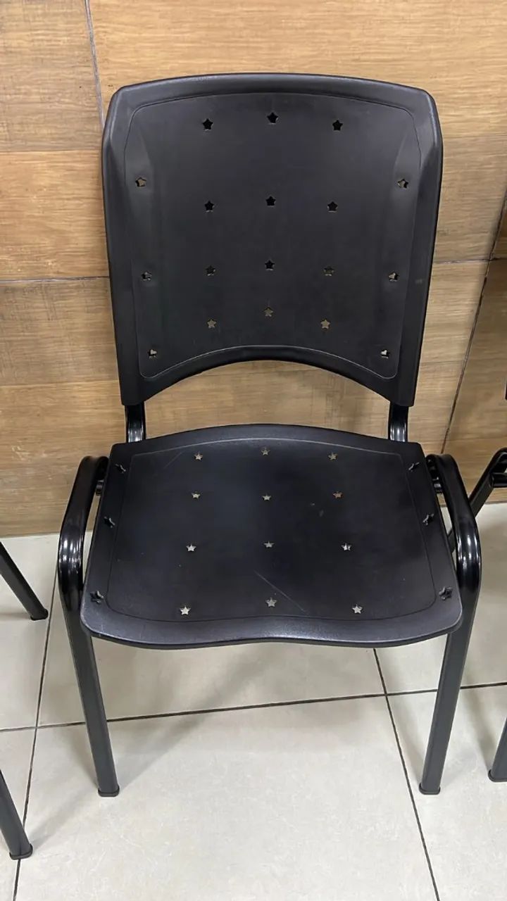 Cadeira Fixa com Braços - Excelente Estado