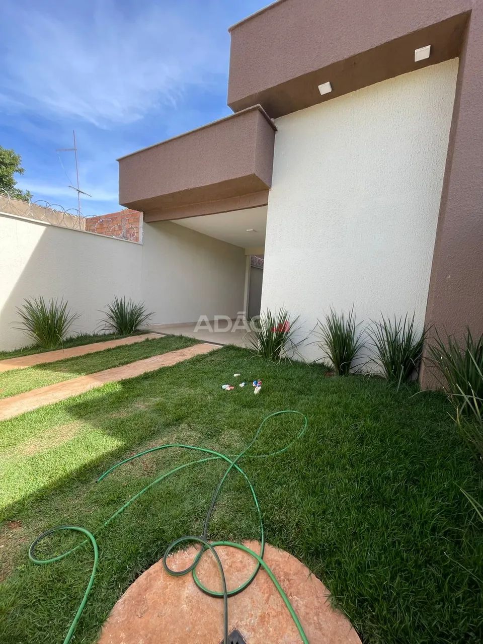 excelente casa com armários, com 03 Quartos setor parque das nações - Foto 2