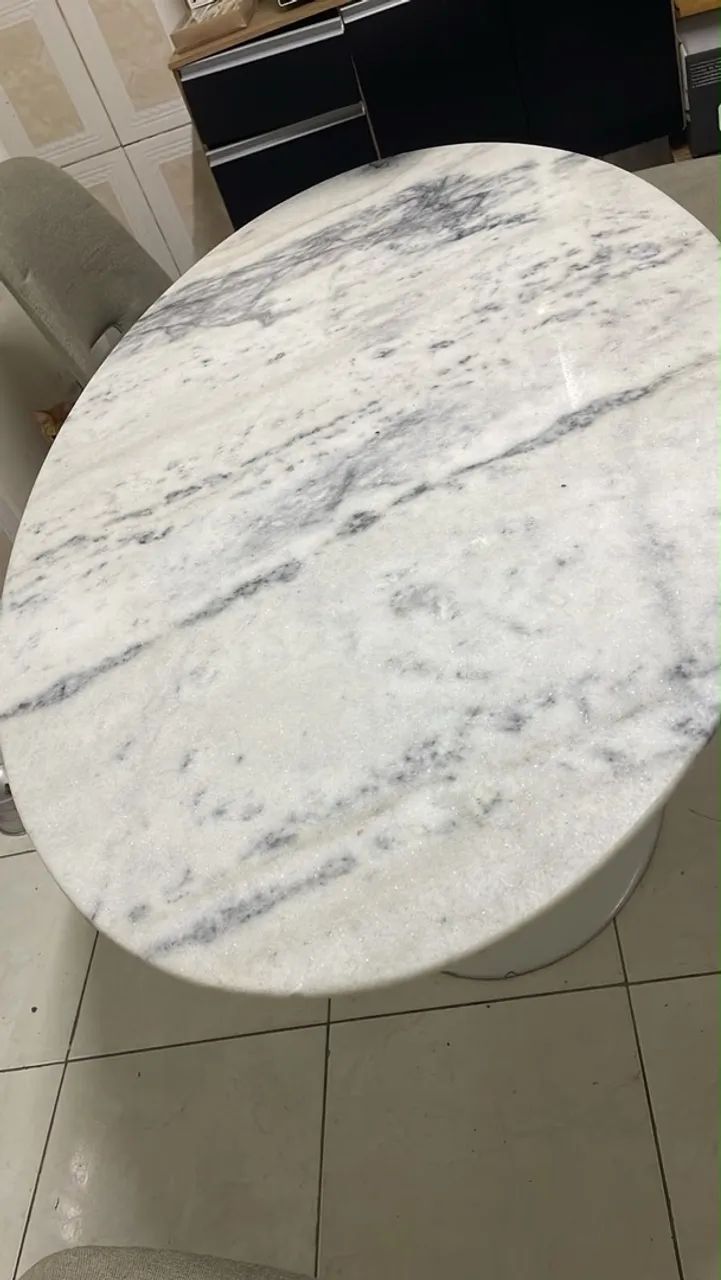 Mesa mármore oval Saarinen