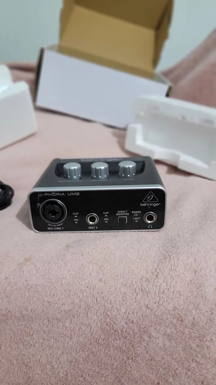Interface de Áudio Beringher UM2 nova  - Foto 4