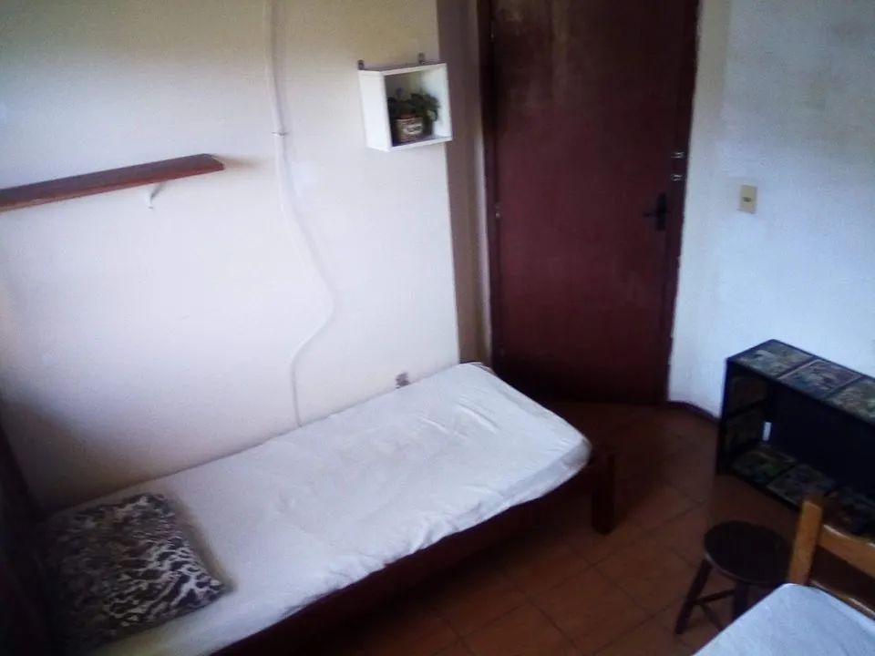 Divido apartamento de dois quartos no Rio Vermelho - Foto 4