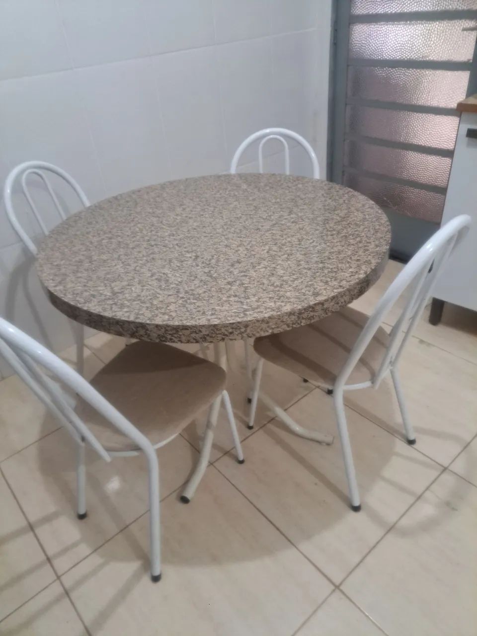 Mesa com 4 cadeiras - Foto 3