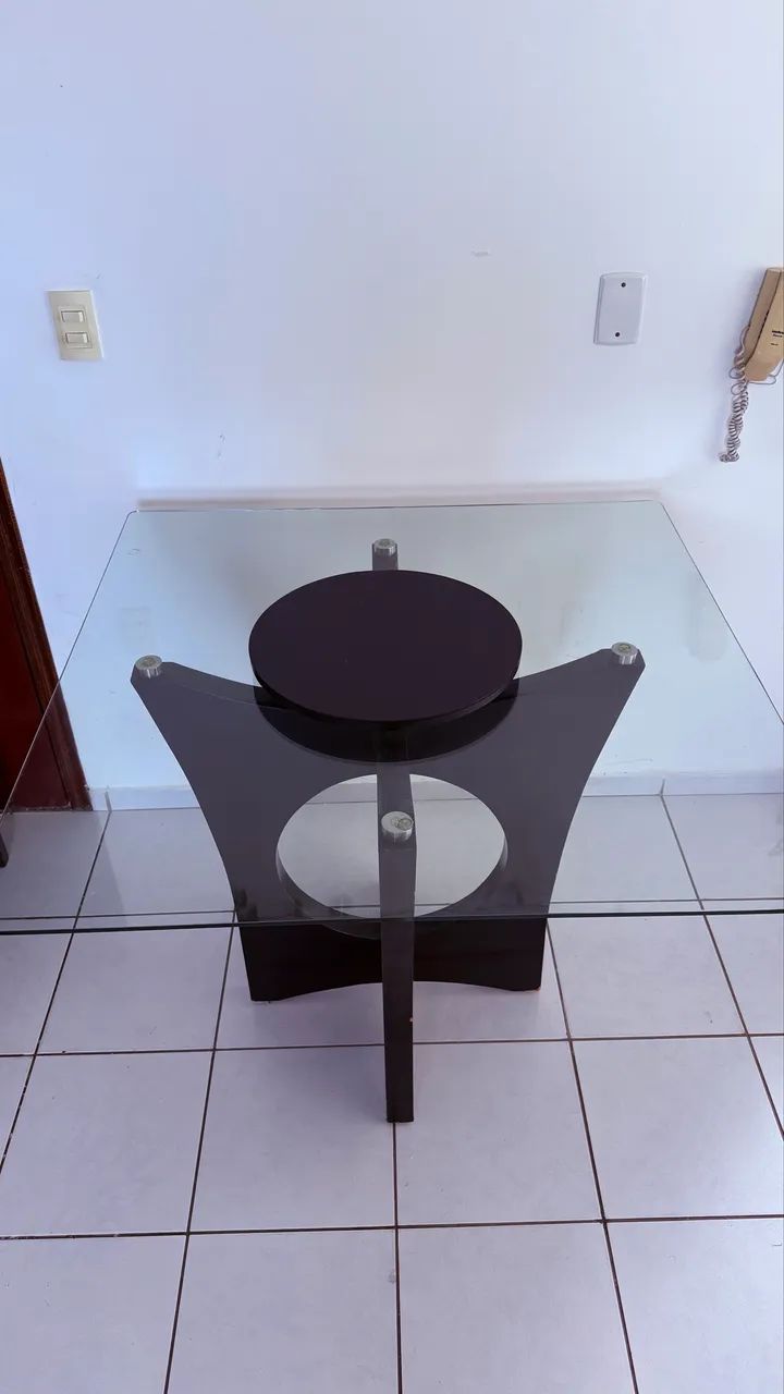 Mesa madeira com tambo de vidro 