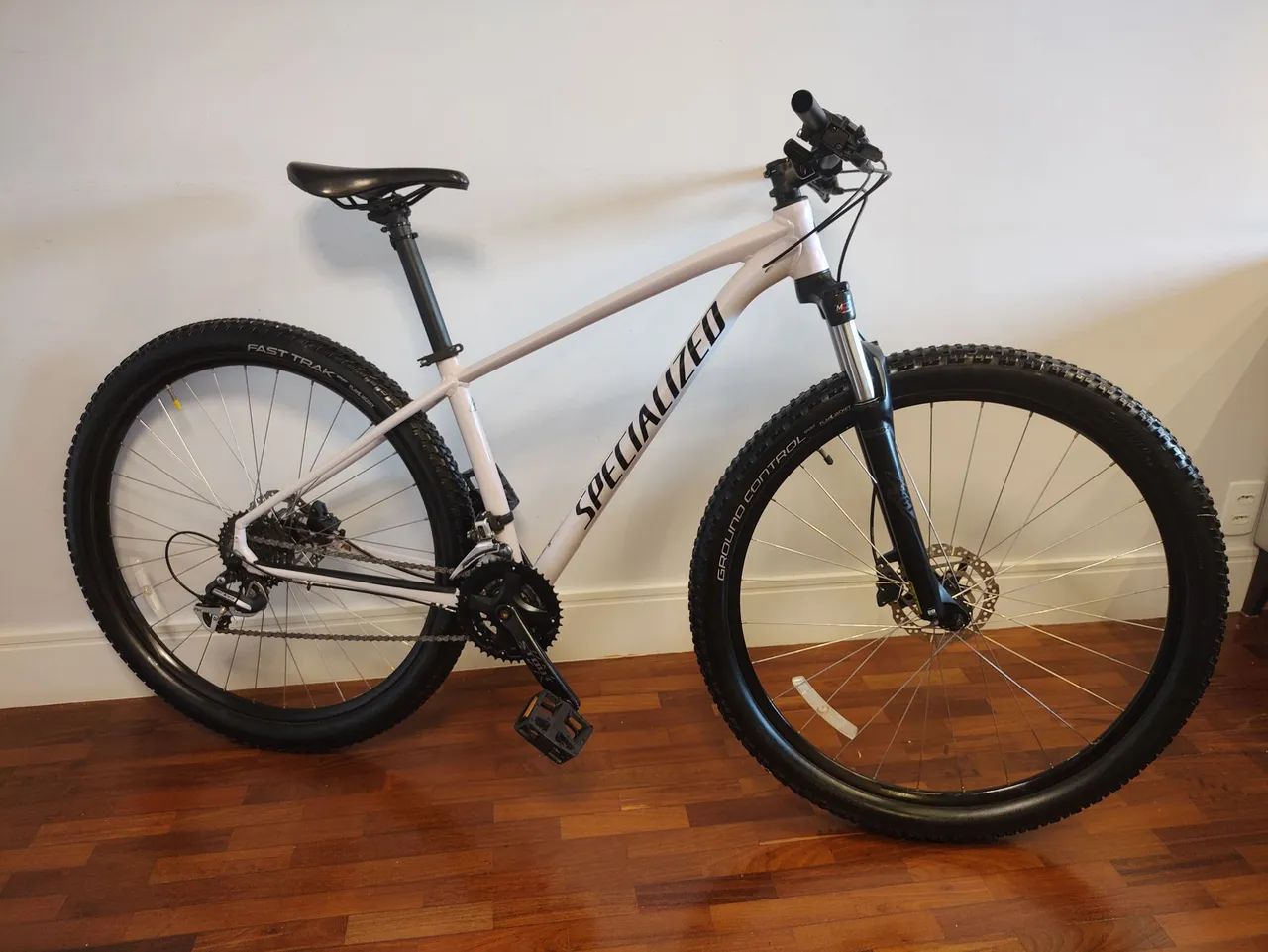 Montain Bike Specialized Rockhopper aro 29  - Foto 2
