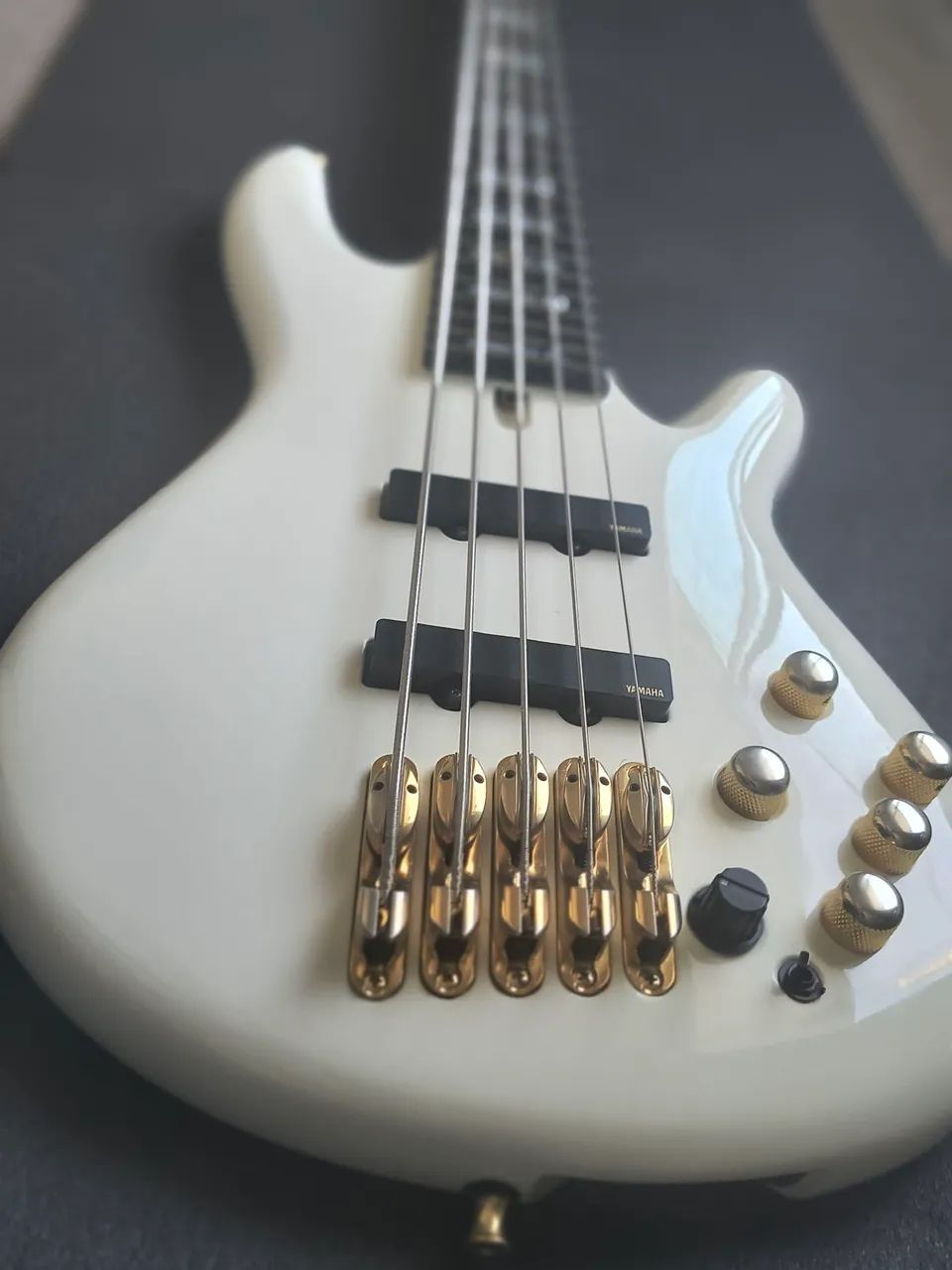 Contra baixo Yamaha bbne2 