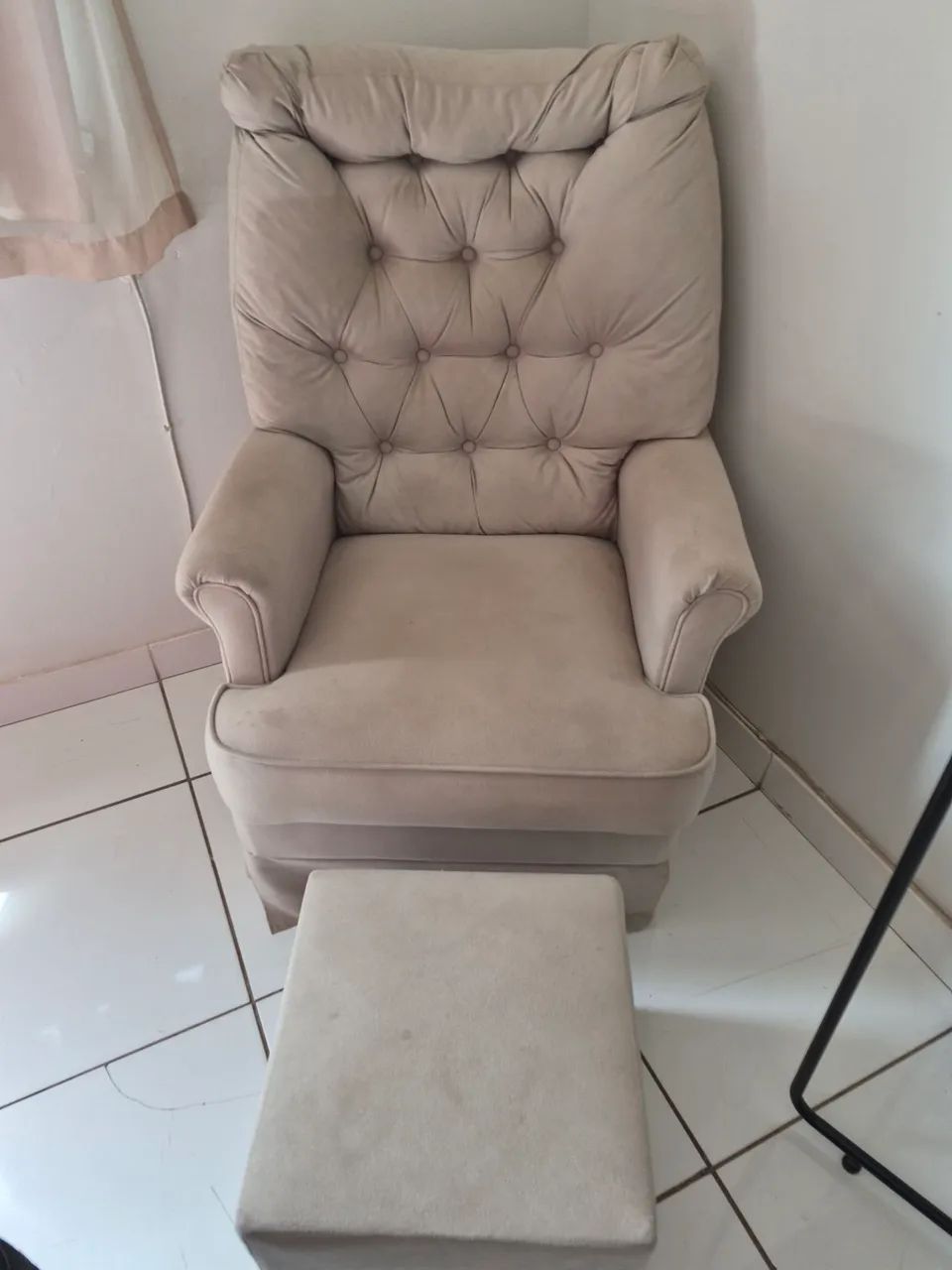 Poltrona de amamentação com balanço + puff super confortável 