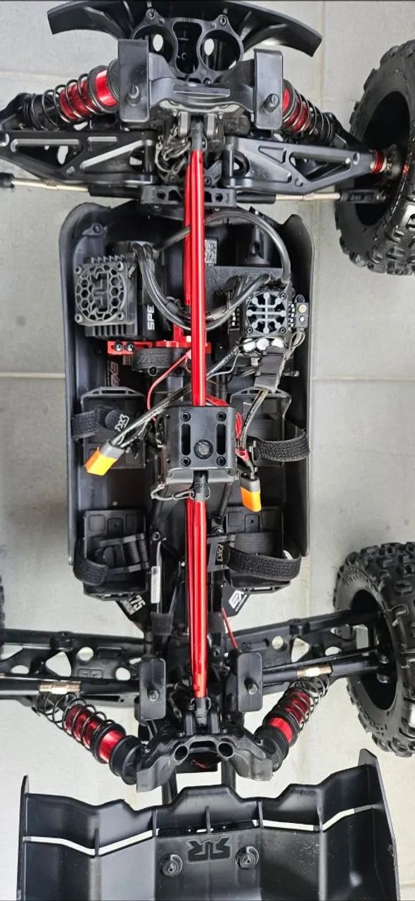 Automodelo Arrma Kraton 8s escala 1/5 - Hobbies e coleções