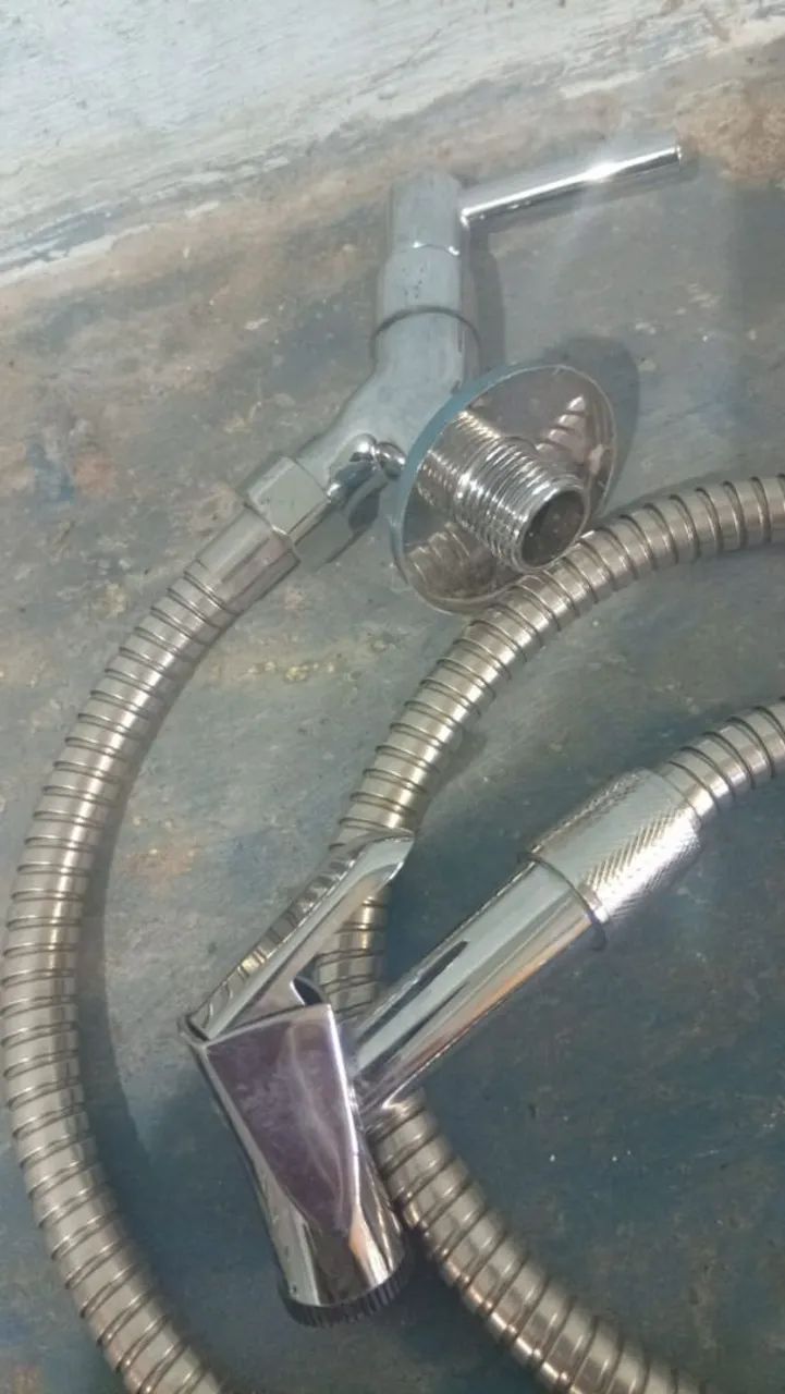 Ducha em inox nova