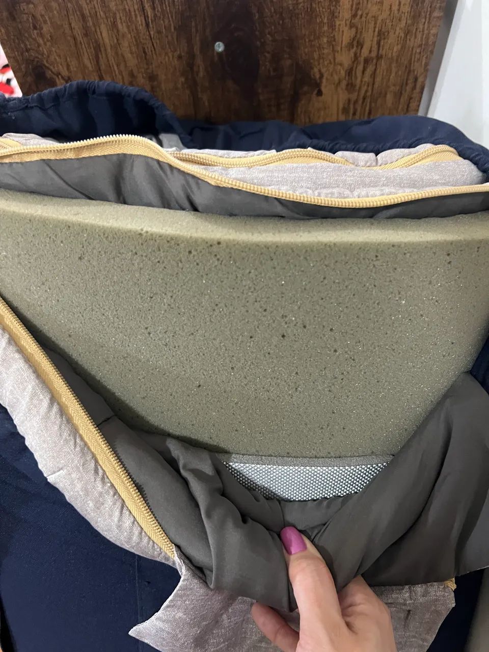 Saco de dormir Quechua com alças, manta térmica e espuma - Foto 3