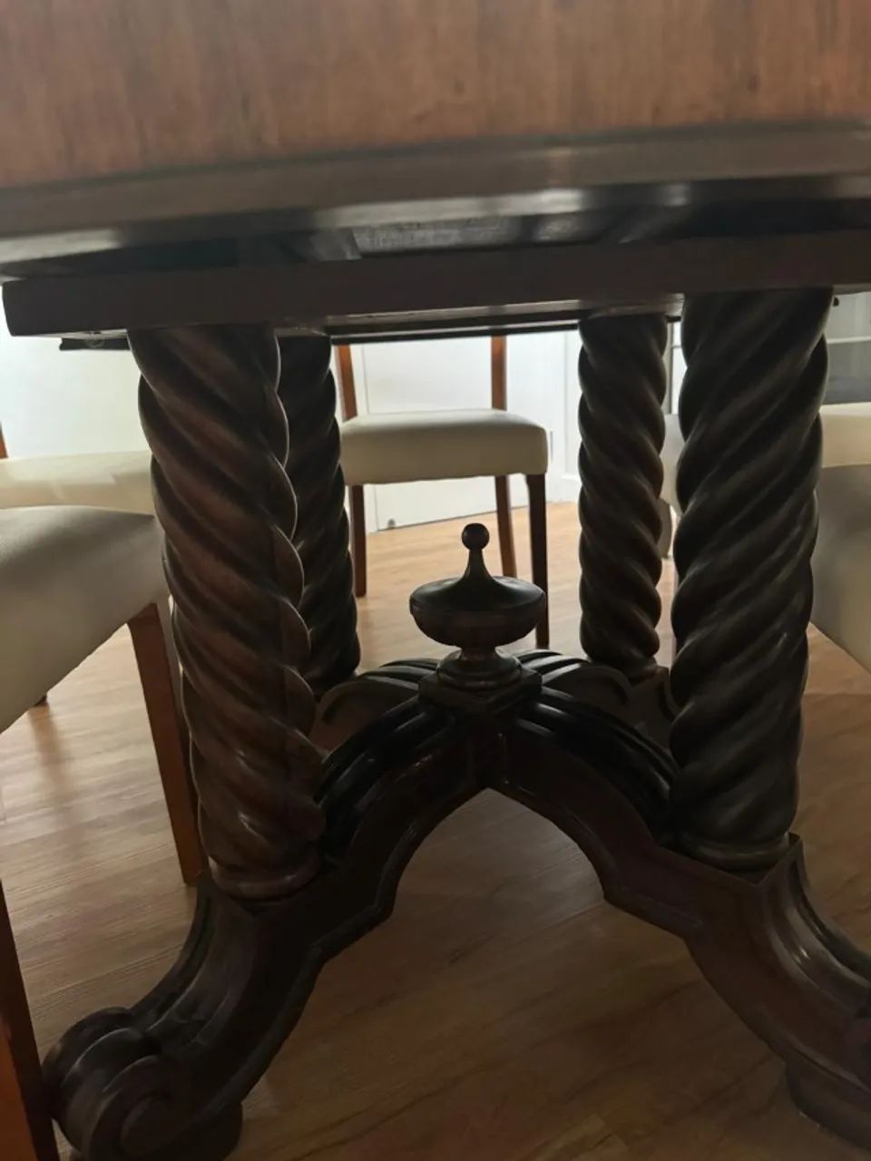 Mesa de Jacarandá com 6 cadeiras - Foto 2