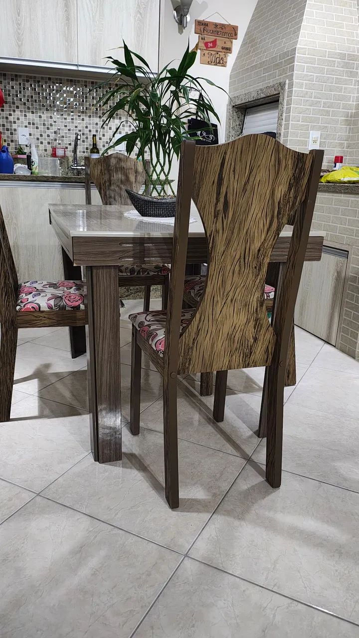 Mesa com quatro cadeiras, semi-nova - Foto 5
