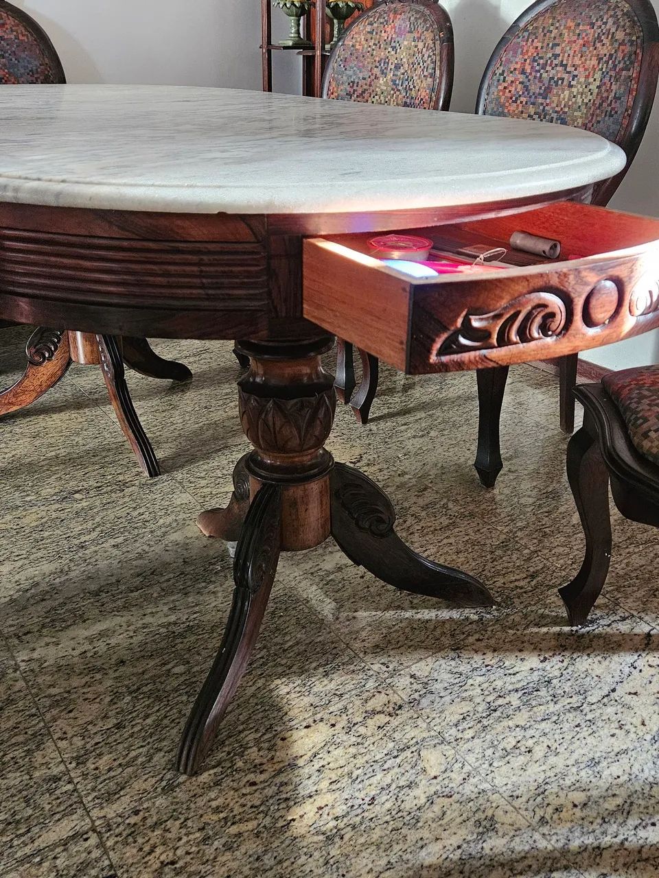 Mesa retangular, em jacaranda com seis cadeiras  - Foto 5