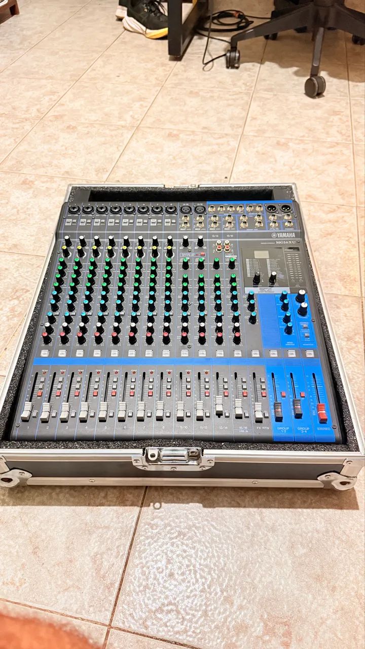 Mesa de som Yamaha Mg 16 xu + Hard case (som case) 