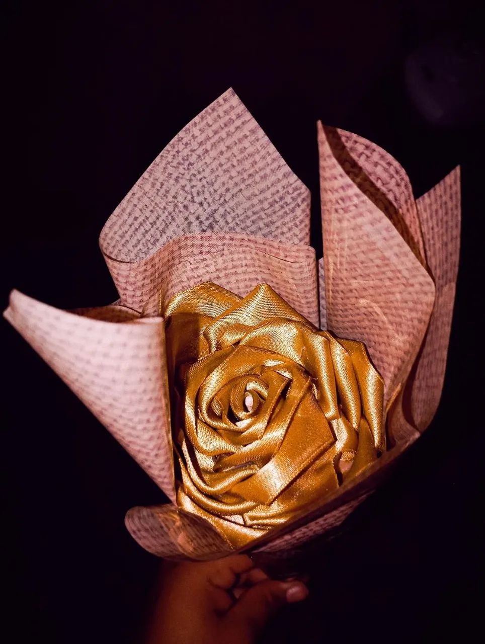 Uma unidade de rosa cetim - Foto 3