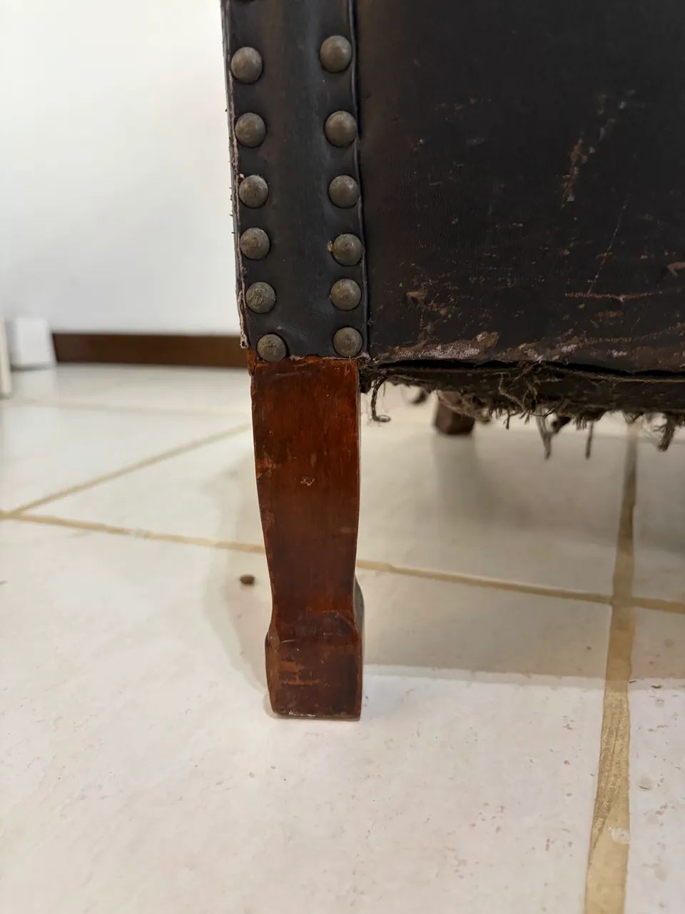 Poltrona vintage e pufe originais - Foto 3