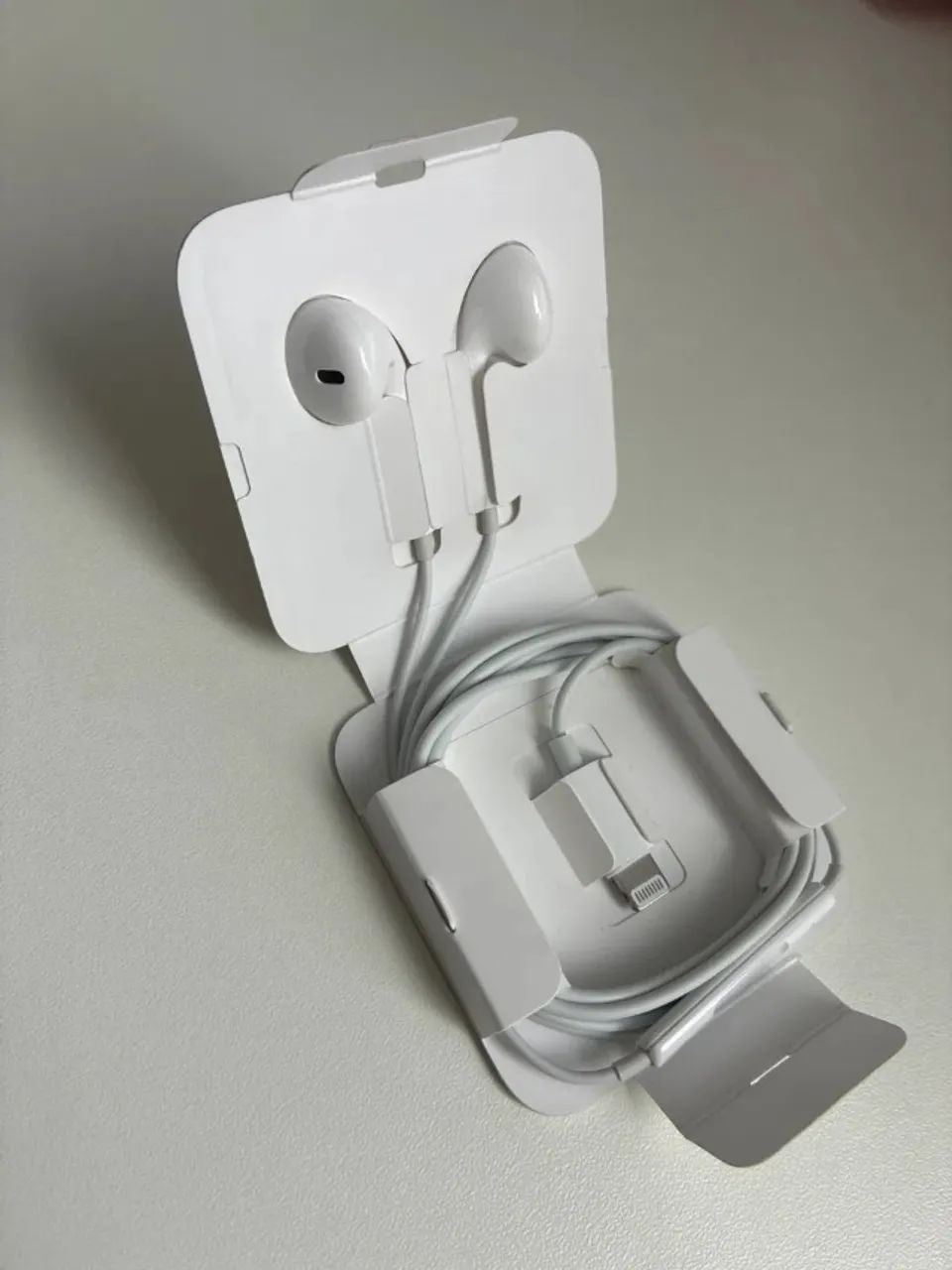 Fone de Ouvido Apple - Original com fio Lightning