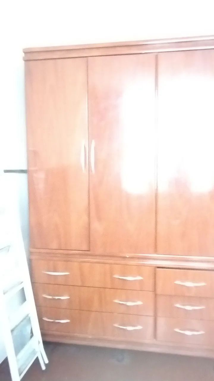 Guarda-roupa mogno 