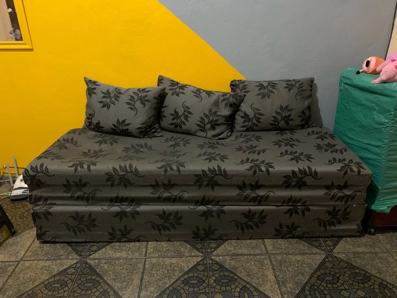 *Sofá Cama Multiuso Preto Floral 